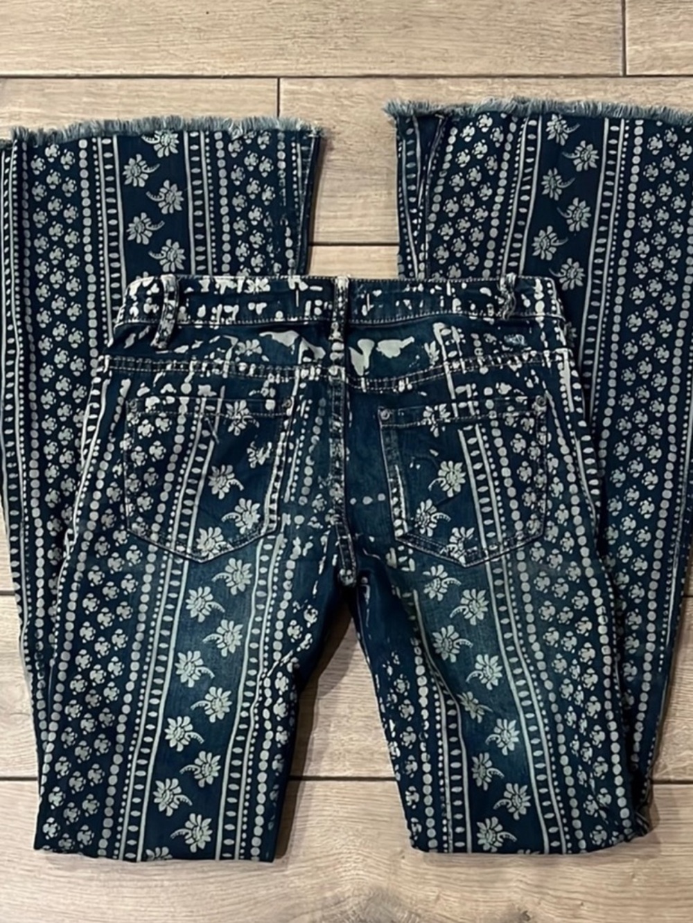 Free People Mantra Bali Print Indigo Flare Jeans 26 - Picture 7 of 12